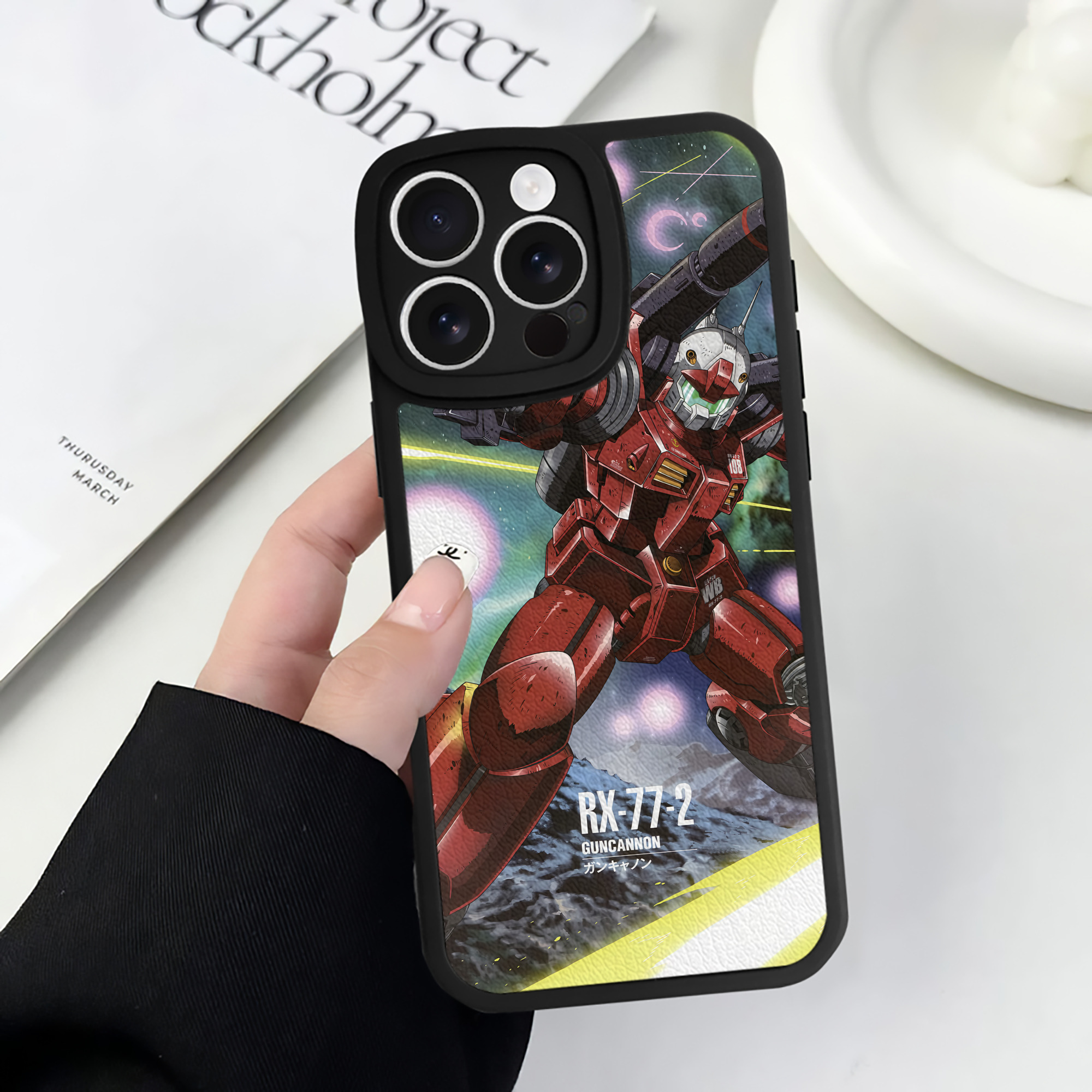 （画像用） 機動戦士ガンダム Mobile Suit Gundam 【iPhone 16シリーズ対応】シリコンスマホケース（レザー調） 材質：シリコン